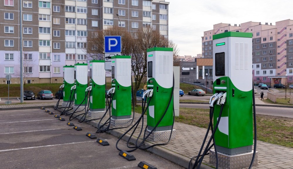 how AI transforms ev charging networks feature