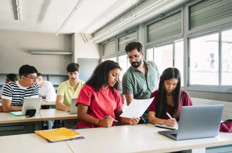 Teaching Entrepreneurship Students to Self-Teach With AI